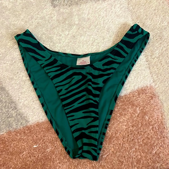 Target Other - Target snakeskin SET Medium 💚